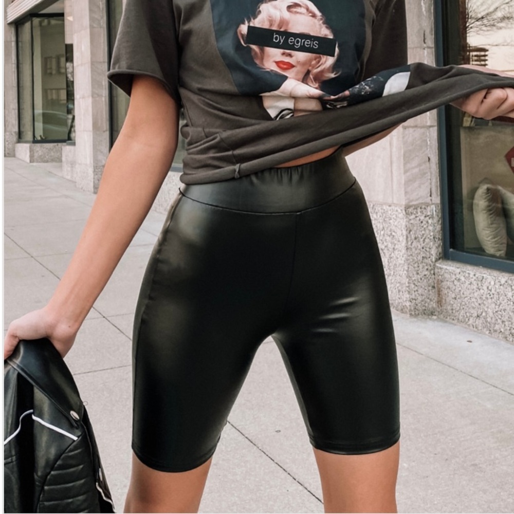 Justine black biker shorts large NWT